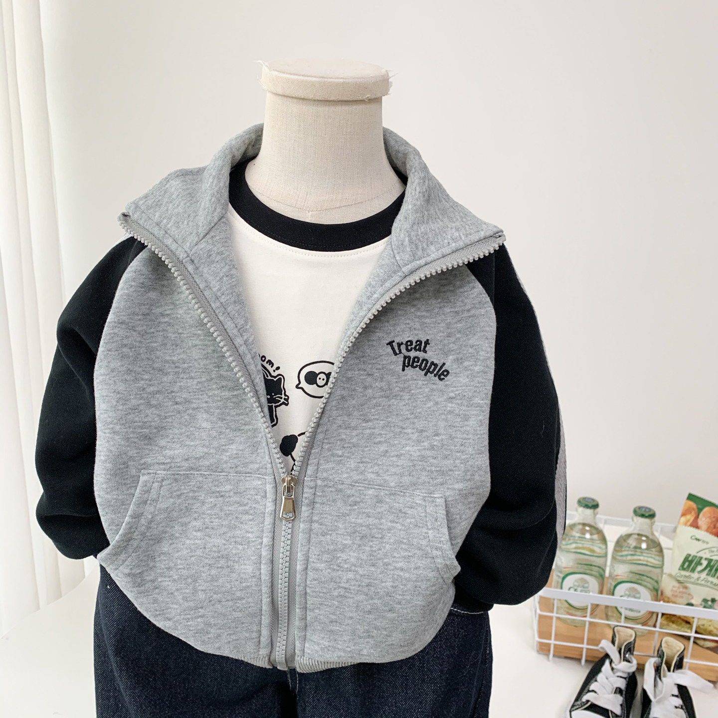 男童春装运动外套2026新款小男孩插肩拉条夹克衫儿童立领休闲上衣