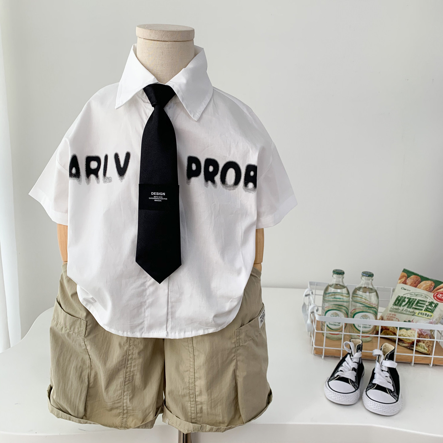 男童白色短袖衬衫2026夏季帅气小男孩学院风领带衬衣六一表演上衣