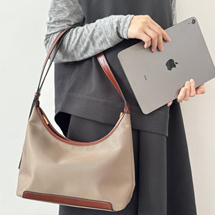 牛津尼龙布慵懒风托特包单肩斜跨女包 公司单撤柜 巨好背 柜价300