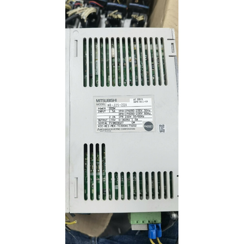 拍前询价：三菱驱动器MR-J2S-20A ， 电机 HC-KFS23，