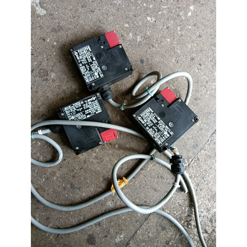 拍前询价：[议价]D4NL-1AFG-B  OMRON 安全门开关 拆机