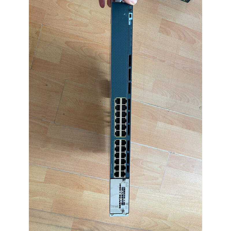 拍前询价：（议价）思科WS- C3560X-24Ｔ- S ，24口三层交换机