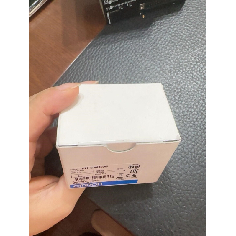 拍前询价：OMRON FH-SC 4 pcs   3000