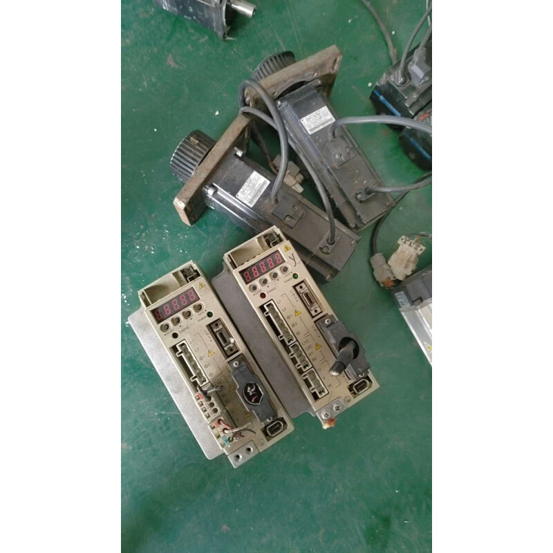 拍前询价：安川电机驱动器SGMAH-04AAA4C