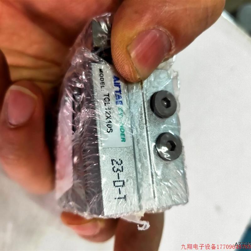 拍前询价:亚德客三轴气缸TCL12X10S  20只   单出115