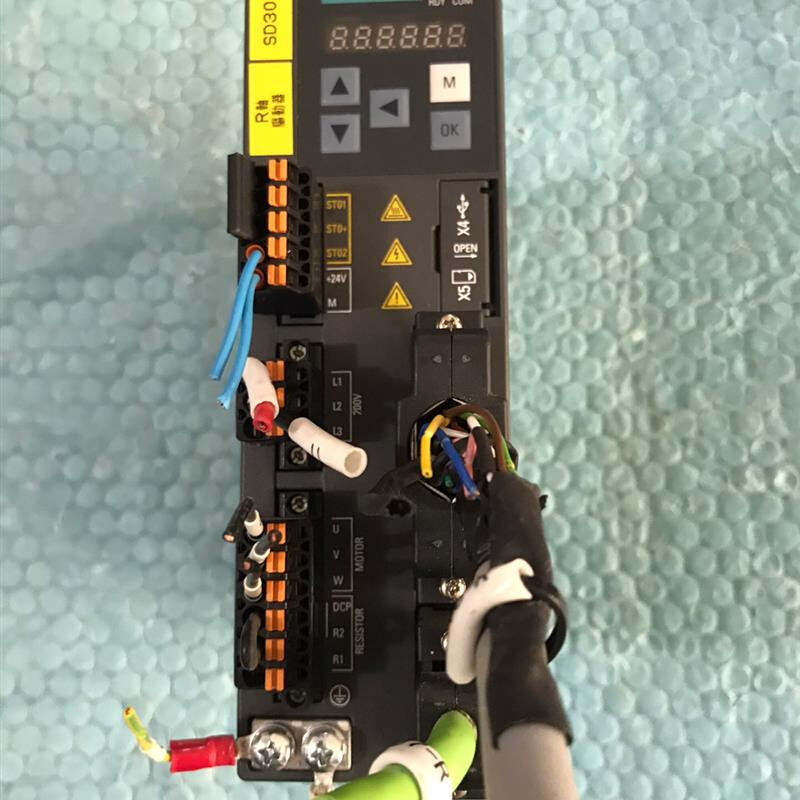 拍前询价：(议价产品)伺服驱动器一台 型号6SL3210-5FB10-4UA