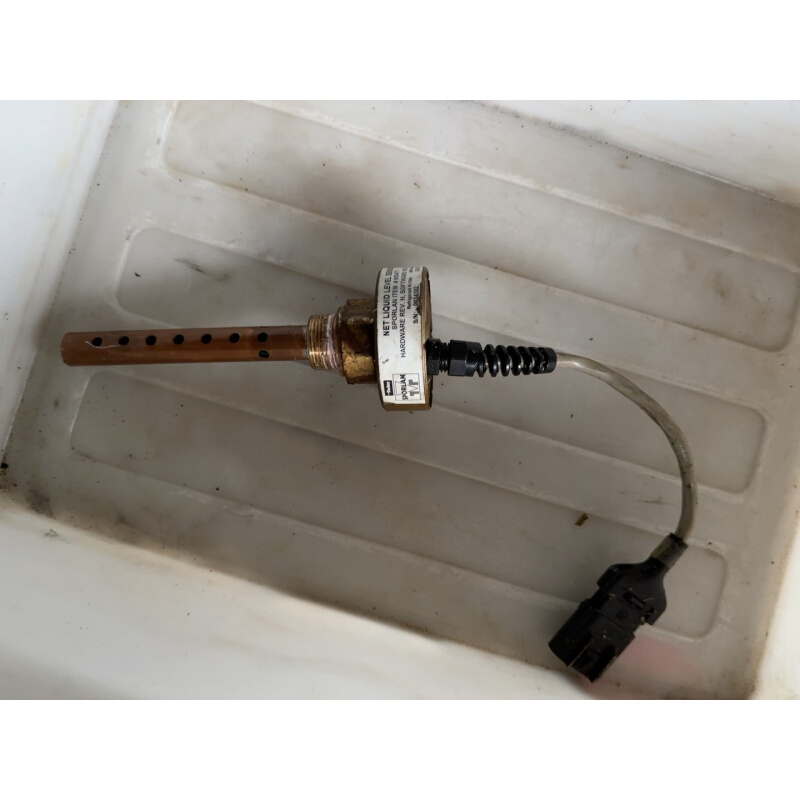 拍前询价：螺杆机 液位传感器 非全新 拆机件 功能完好。需要来问