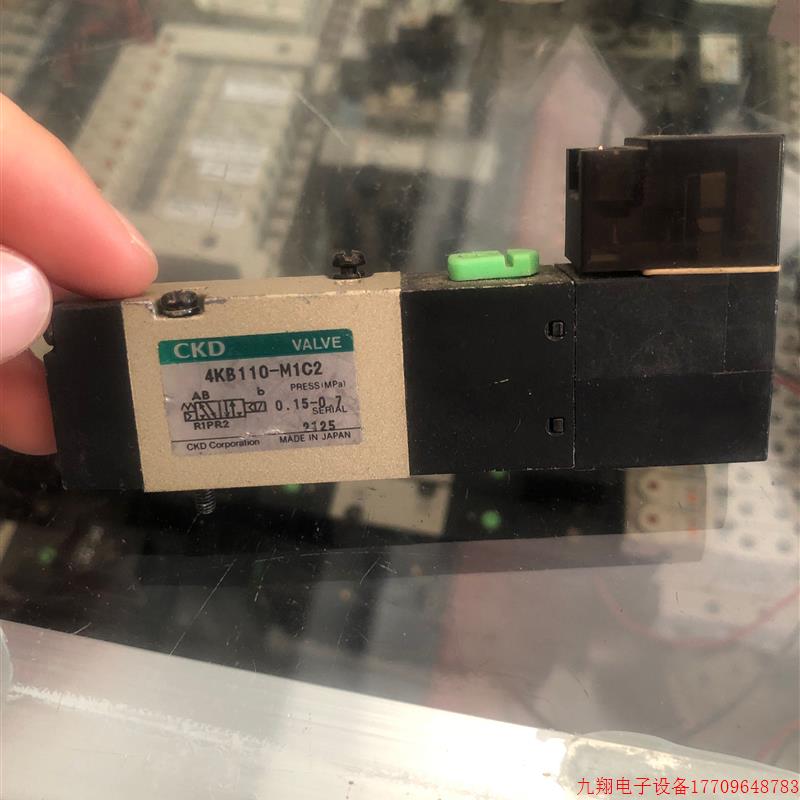 拍前询价:日本CKD电磁阀4KB110-M1C2原装二手拆机DC24V