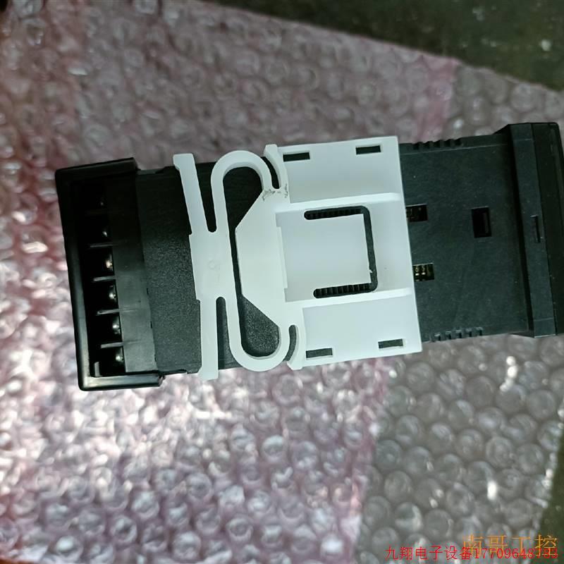 拍前询价:数字面板表K3HB-XAD-L2AT11,层色95&mdash;议价非