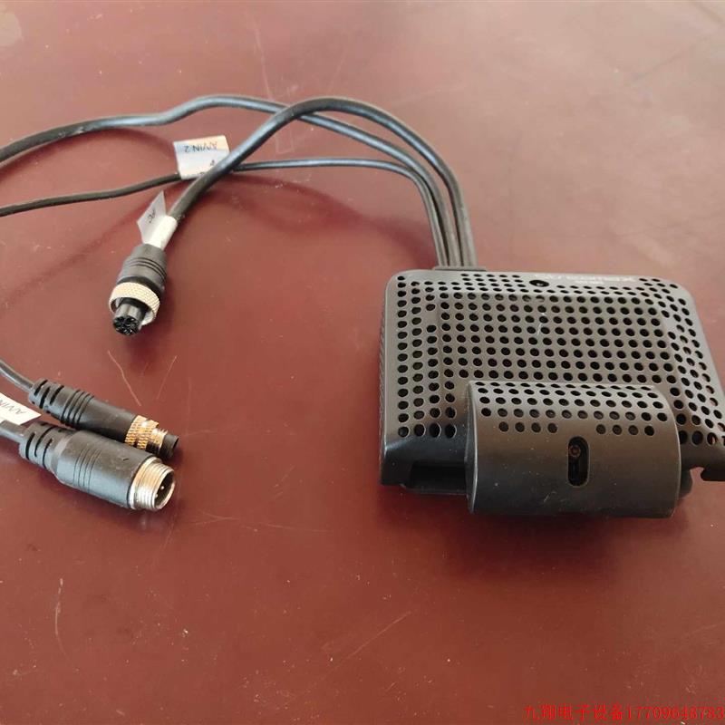 拍前询价:锐明C6M行车记录仪,无记忆卡,两个SD卡槽