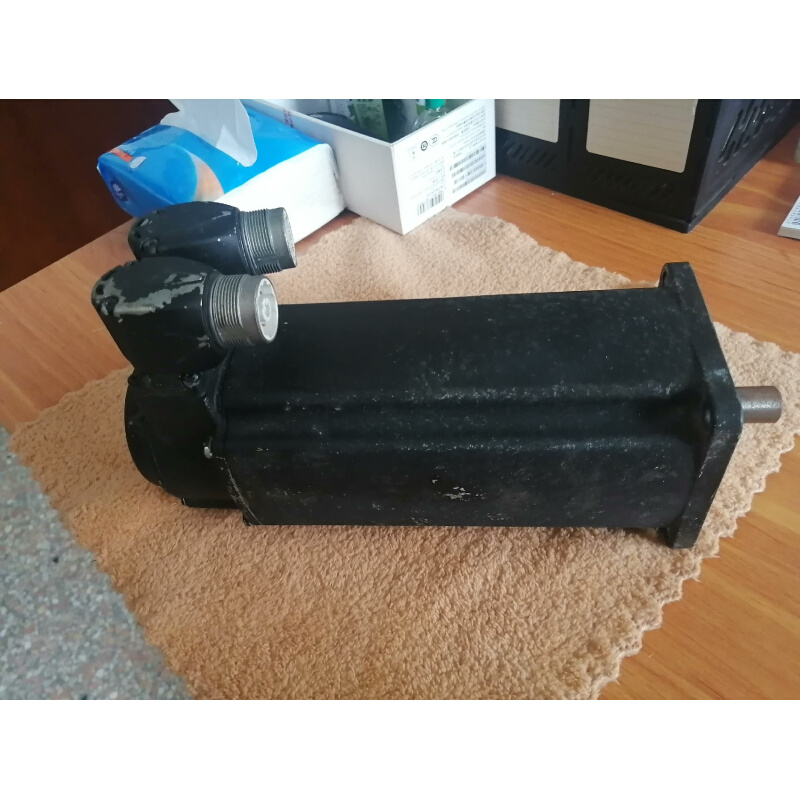 拍前询价：（议价）力士乐伺服电机MSK040C-0600-NN-M1-UG1-