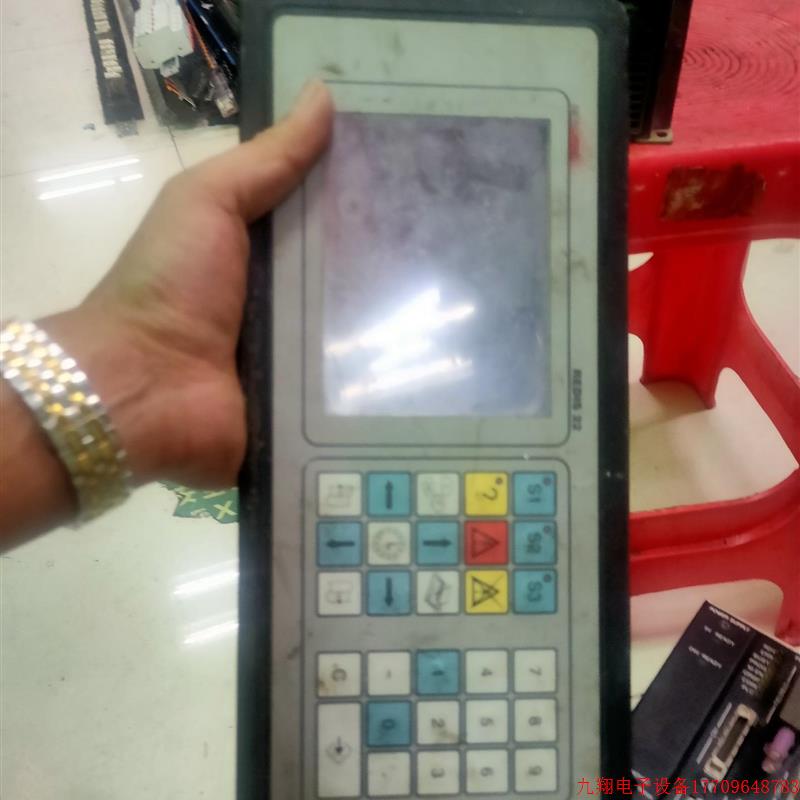 拍前询价:REDIS22一个,包好。