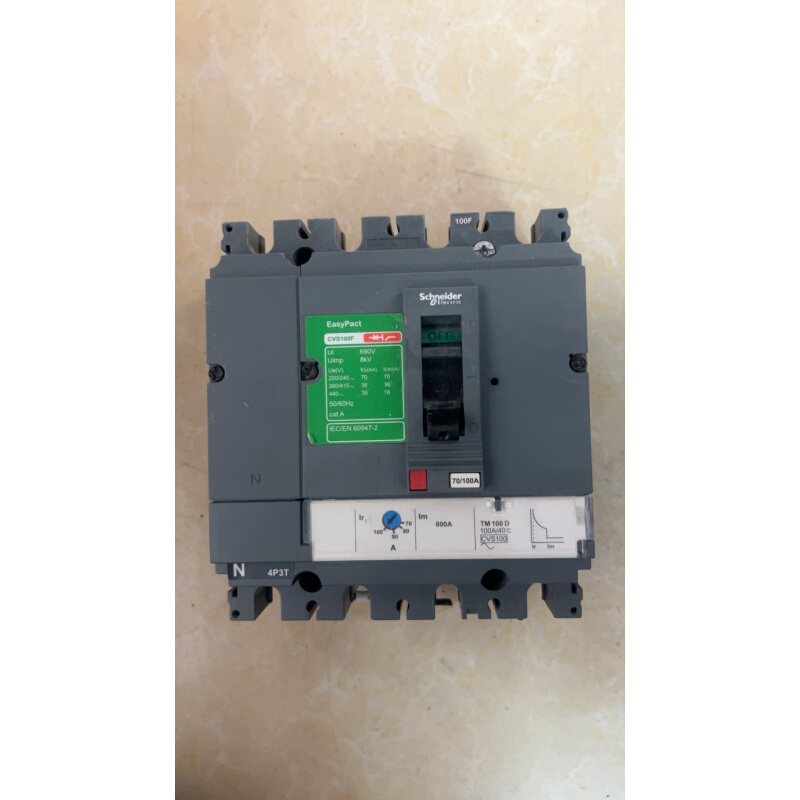 拍前询价：（议价）施耐德CVS100F，100A，成色漂亮，160元