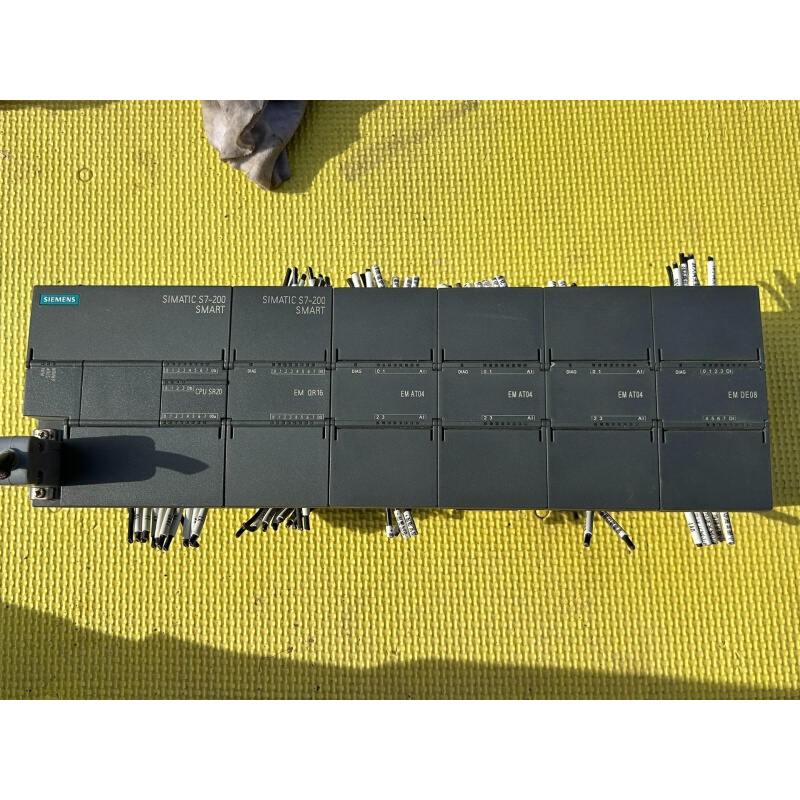 拍前询价： SIMATIC S7-200 主机288-1SR20