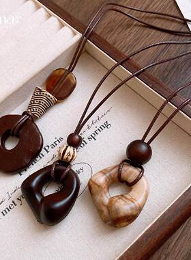 秋冬不规则几何木珠树脂吊坠长项链轻奢高级感毛衣链复古百搭项饰