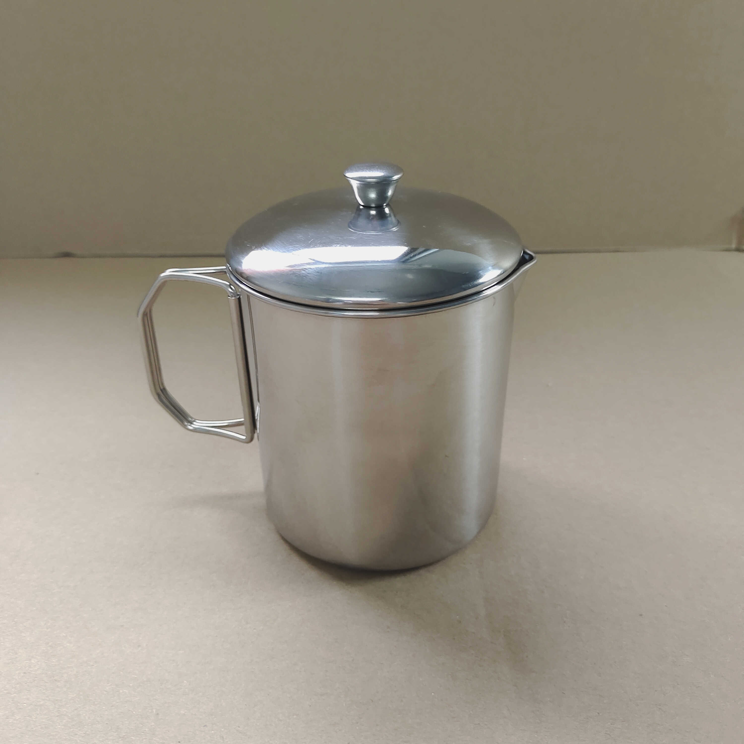 304不锈钢油壶500ML茶杯油缸水杯量杯轻便户外露营折叠手柄带盖