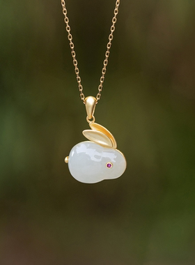 原创新款玉兔吊坠女兔子项链小众设计感锁骨链玉石女温柔风