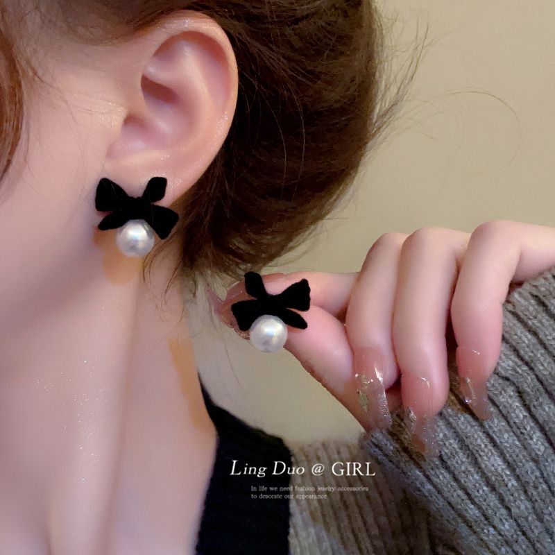 秋冬珍珠黑丝绒蝴蝶结潮耳饰女小众设计感高级耳环