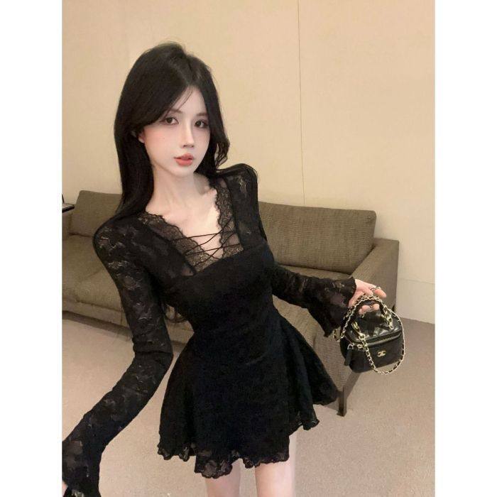 韩系性感镂空蕾丝长袖连衣裙气质收腰显瘦辣妹春季纯欲新款裙子