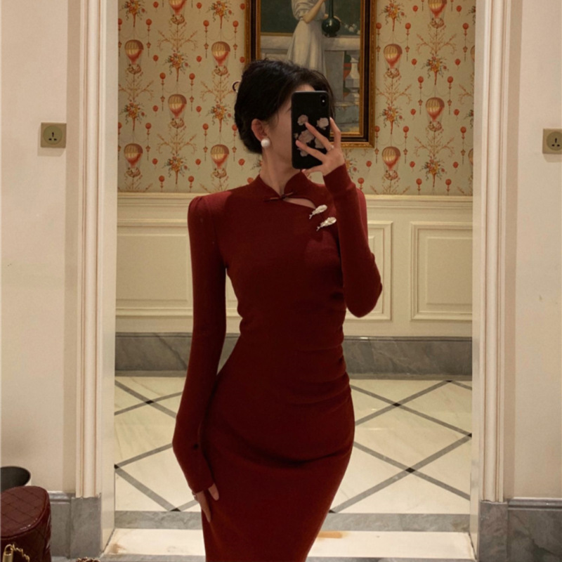 酒红色新中式国风盘扣立领连衣裙女秋冬感紧身新年战袍旗袍裙