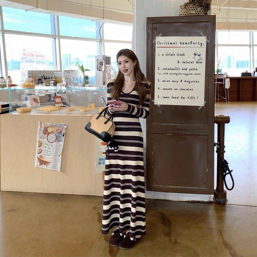 撞色条纹v领长袖针织连衣裙女秋季修身显瘦休闲裙子气质内搭长裙