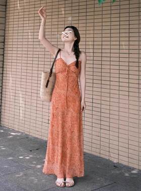 法式多巴胺浪漫碎花吊带收腰长裙
