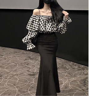 网红套装2025爆款女士格子一字肩上衣小香风春季洋气吊带鱼尾裙子