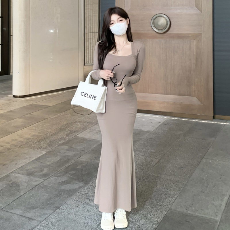 早秋性感方领长袖连衣裙女高级感超好看长裙收腰打底包臀鱼尾裙子
