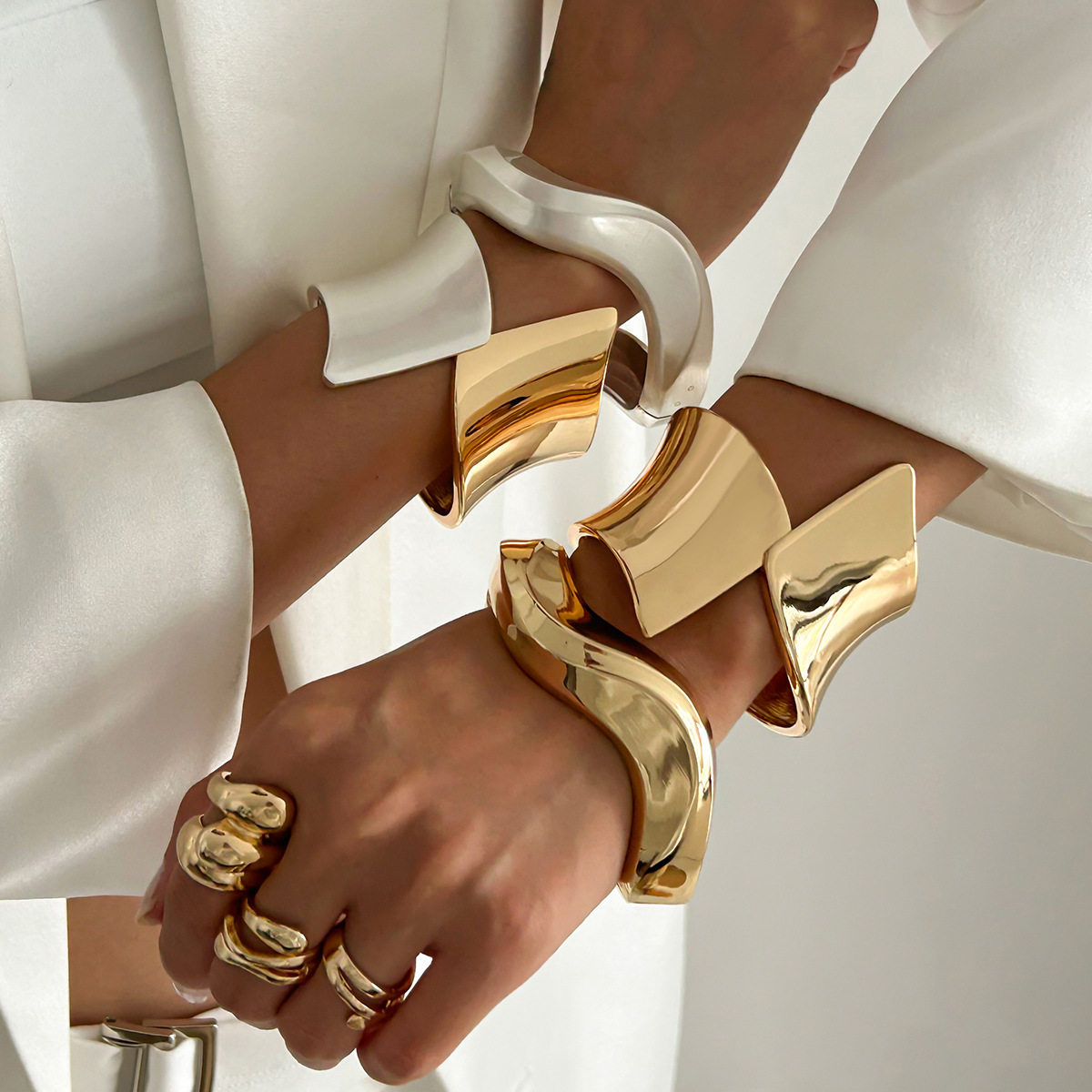 欧美时尚几何金属光面弹簧手镯Br