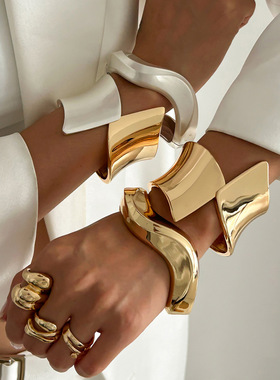 欧美时尚几何金属光面弹簧手镯Br