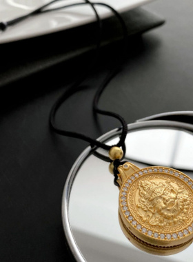 国潮金色复古锆石黑色绳子佛像吊