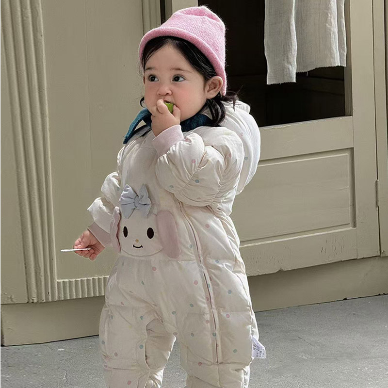 婴儿羽绒服连体衣冬季女宝宝衣服小月龄外出服白鸭绒秋冬抱衣爬服