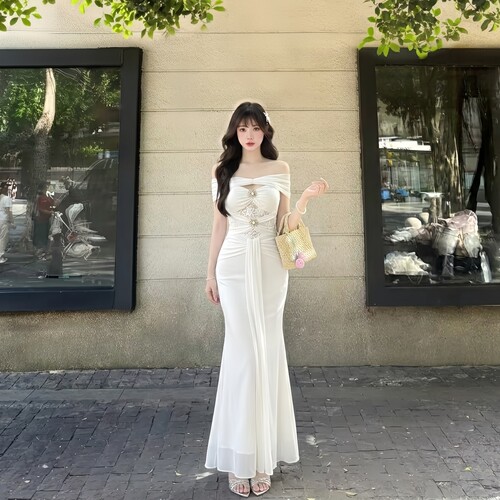 GirlsAt18 法式白色一字肩连衣裙女夏季性感蕾丝修身生日礼服长裙