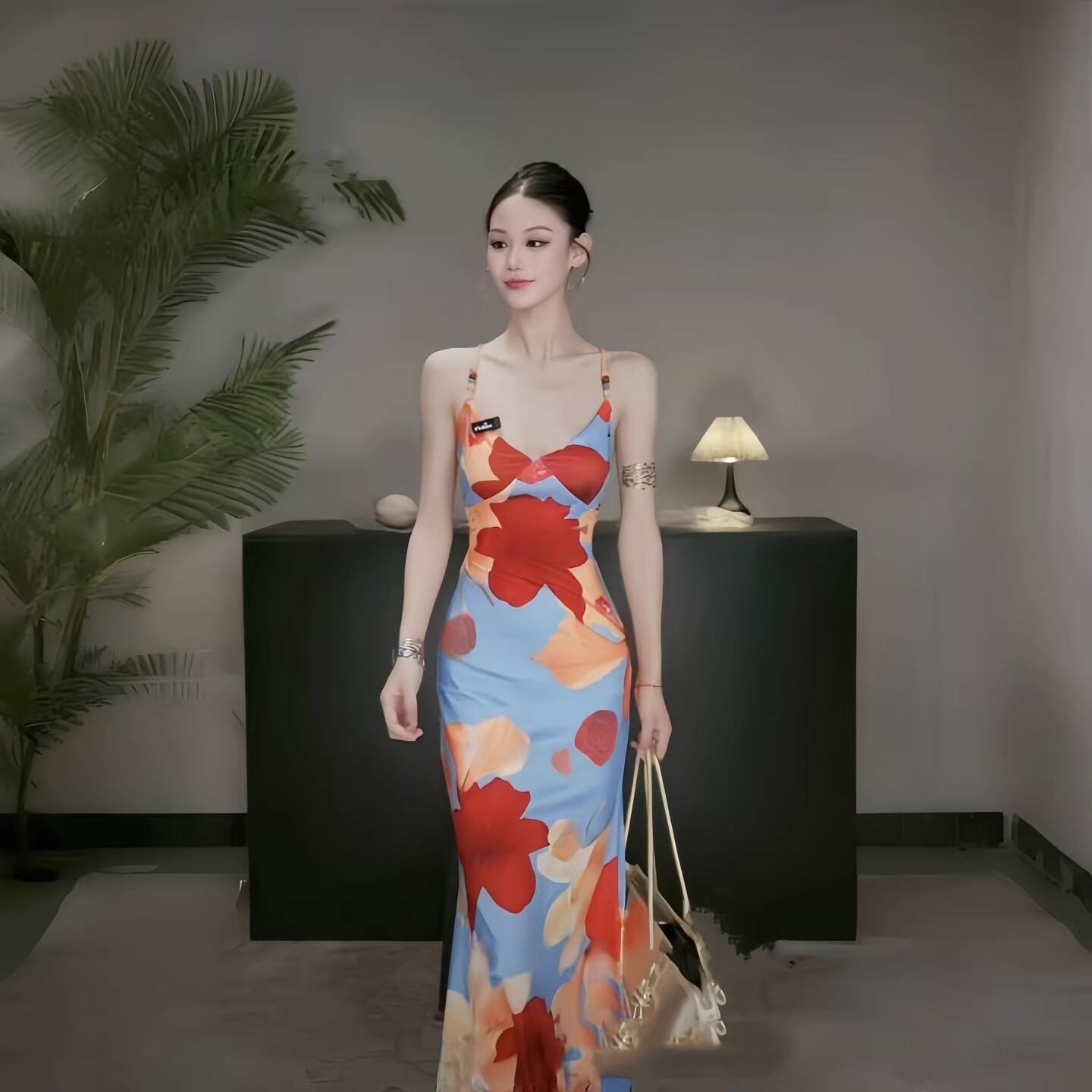 GirlsAt18 泰国海边度假风印花吊带连衣裙女性感露背绑带修身长裙