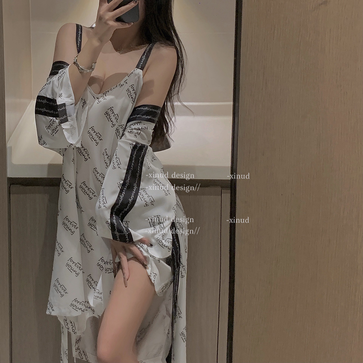 「LA」香香奈奈*性感网红冰丝透气睡衣女夏睡裙春秋睡袍黑白套装