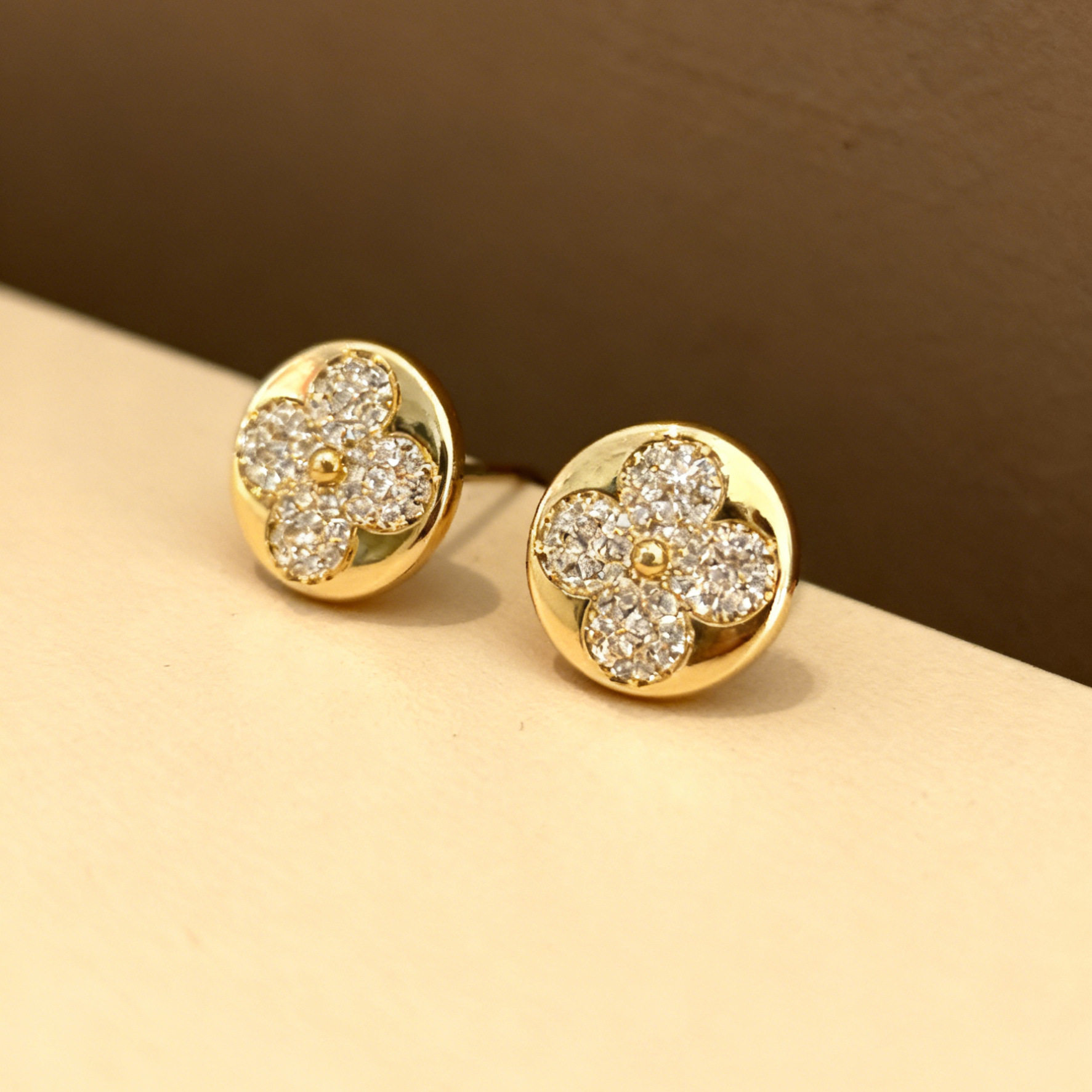 抖音同款四叶花耳钉女生冷淡风金属简约气质轻奢锆石耳环耳饰,珠宝/钻石/翡翠,合成碳硅石耳饰,淘宝优惠券,粉丝福利购,淘宝优惠卷