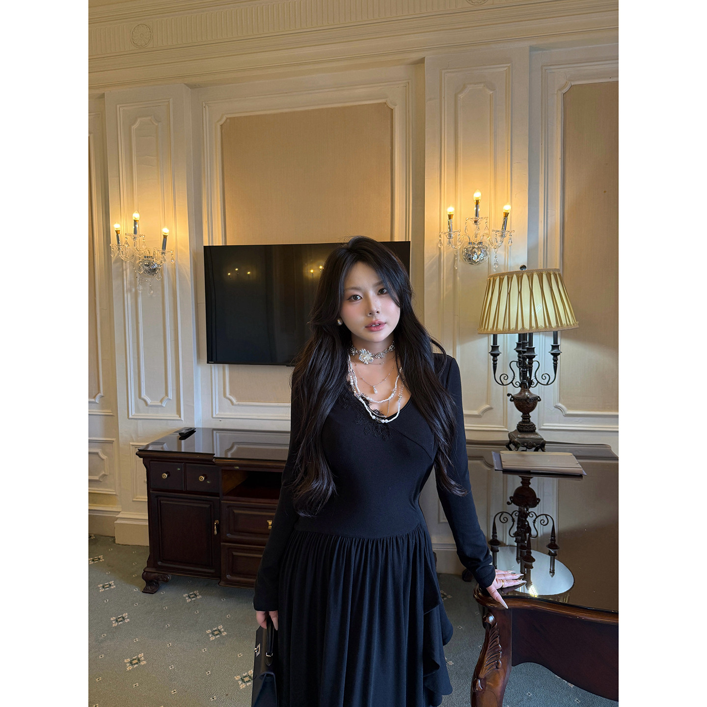 大小姐微胖大码“曲线雅韵”气质V领长袖针织连衣裙秋冬打底长裙