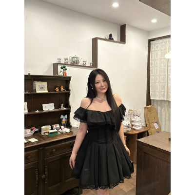 大小姐微胖大码“晚宴黑裙”法式蕾丝花边荷叶领一字肩收腰连衣裙