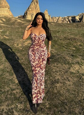 Deep V-sleeveless backless camisole dress深V无袖露背连衣裙女