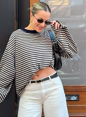 Color blocking round neck long sleeved top撞色圆领长袖上衣女