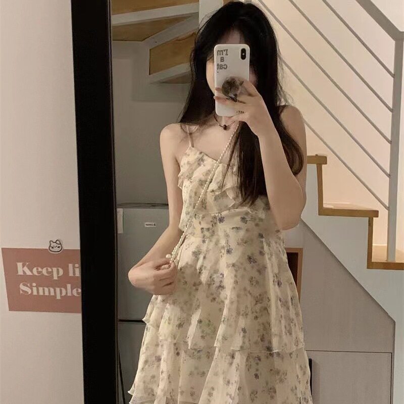 甜辣风辣妹荷叶边拼接碎花吊带连连衣裙