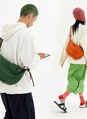 VAOPER喂牌男士斜挎包大容量通勤单肩包女运动挎包小众饺子包潮牌