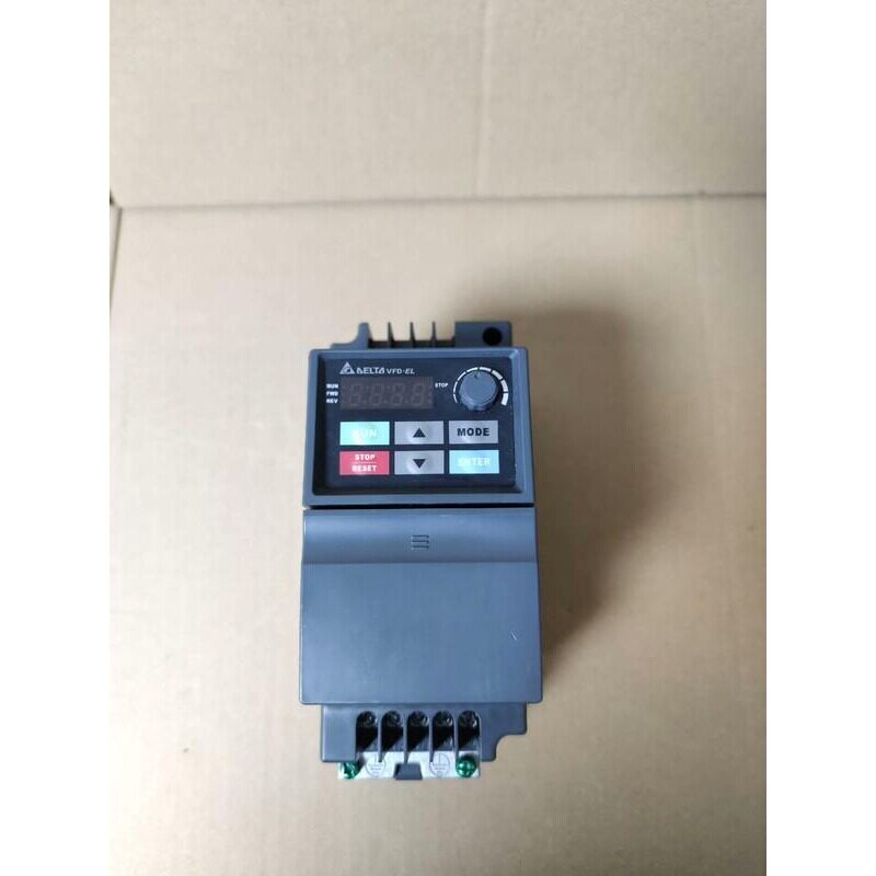 议价750W变频器,型号V007EL21A,220V/0
