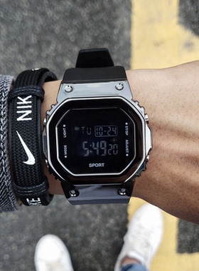 复古小方块手表男女初中高中学生青少年简约运动高级感潮流电子表