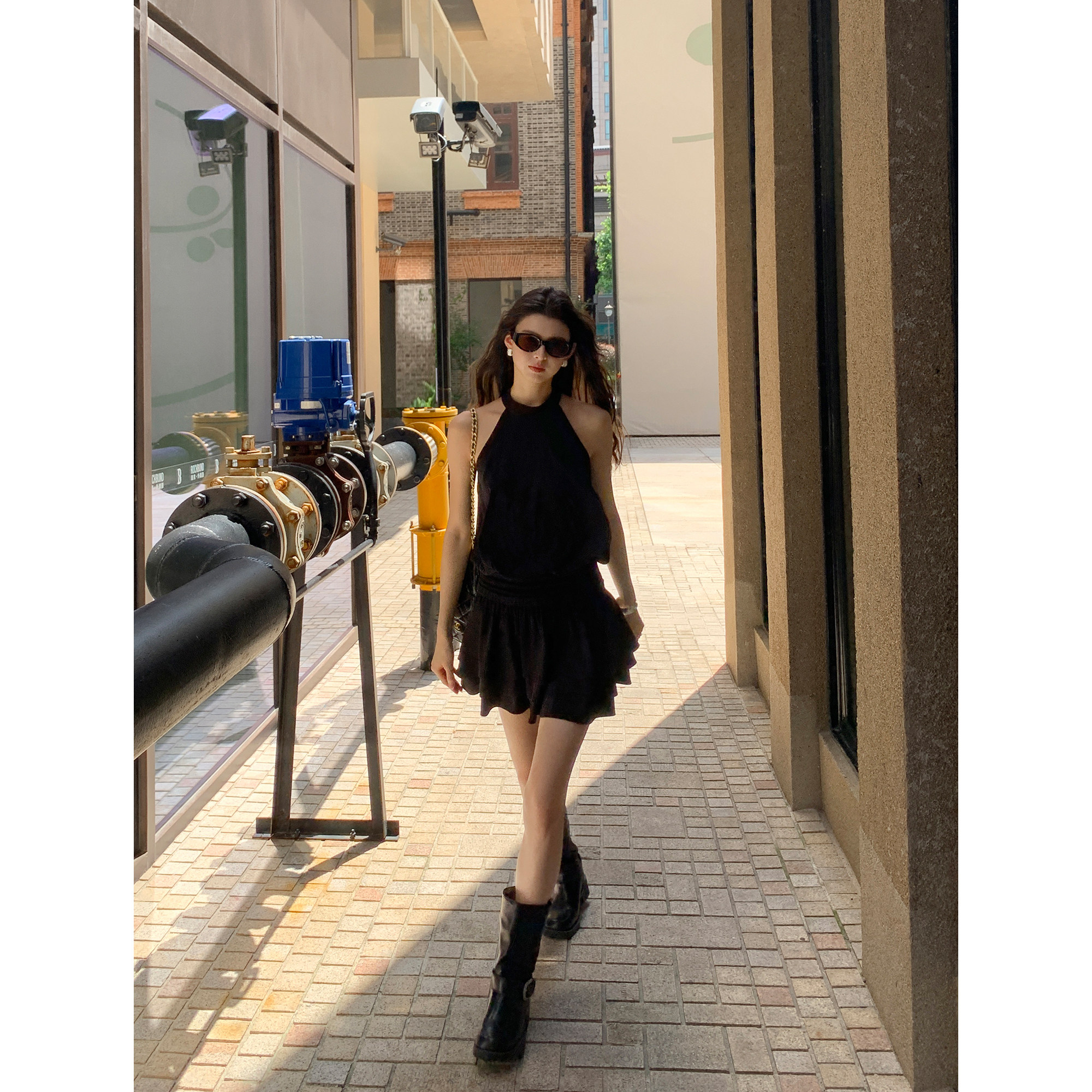 pusumede气质加分项|黑色法式挂脖连衣裙女无袖收腰a字短裙蛋糕裙