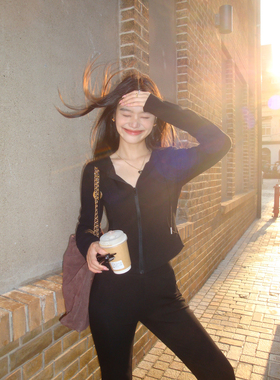 pusumede 黑色连帽拉链卫衣女春秋休闲喇叭裤a字针织包臀短裙套装