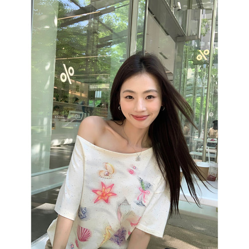 pusumede 海洋幻彩 印花宽松短袖t恤女夏季斜领露肩彩纱针织上衣