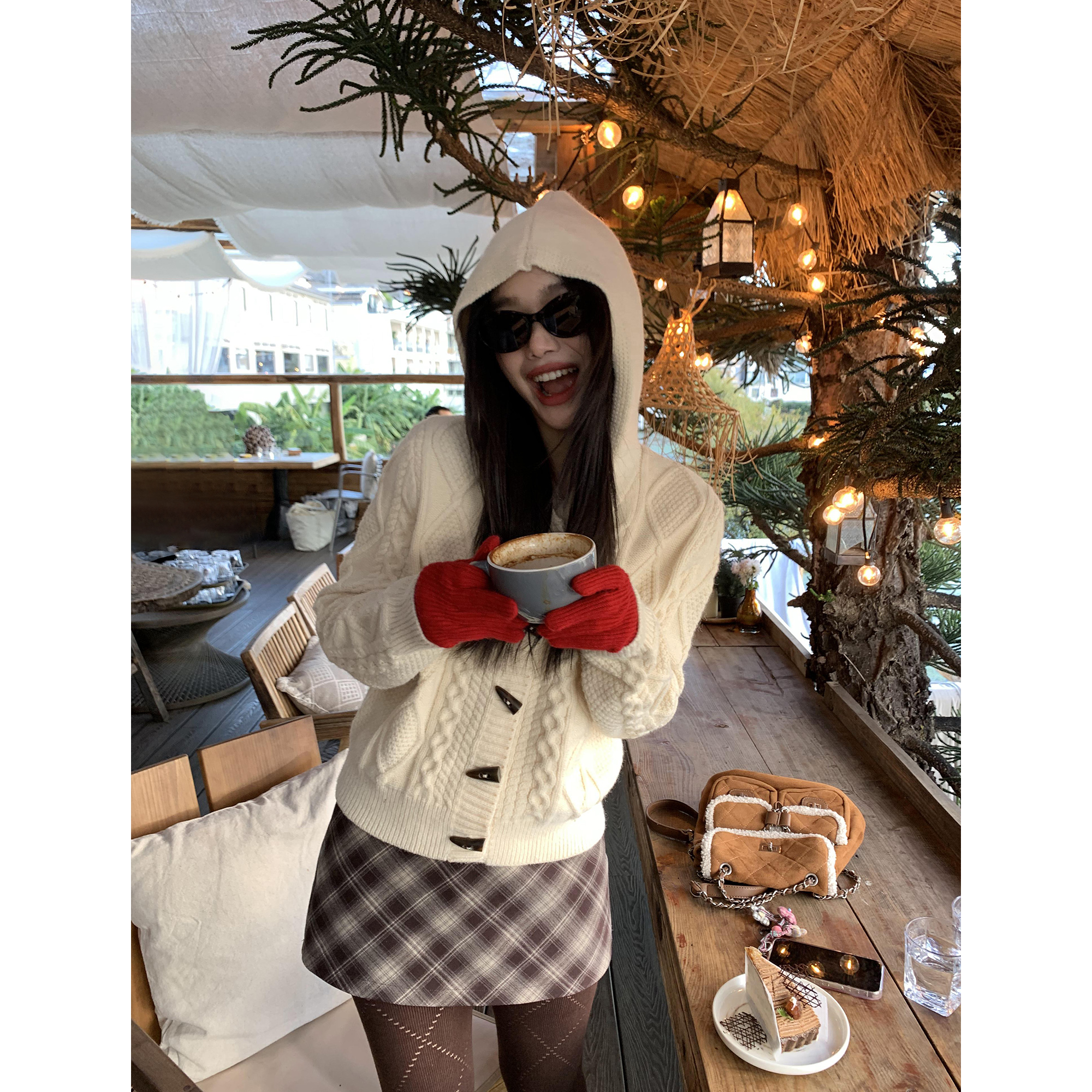 复古牛角扣连帽毛衣开衫女