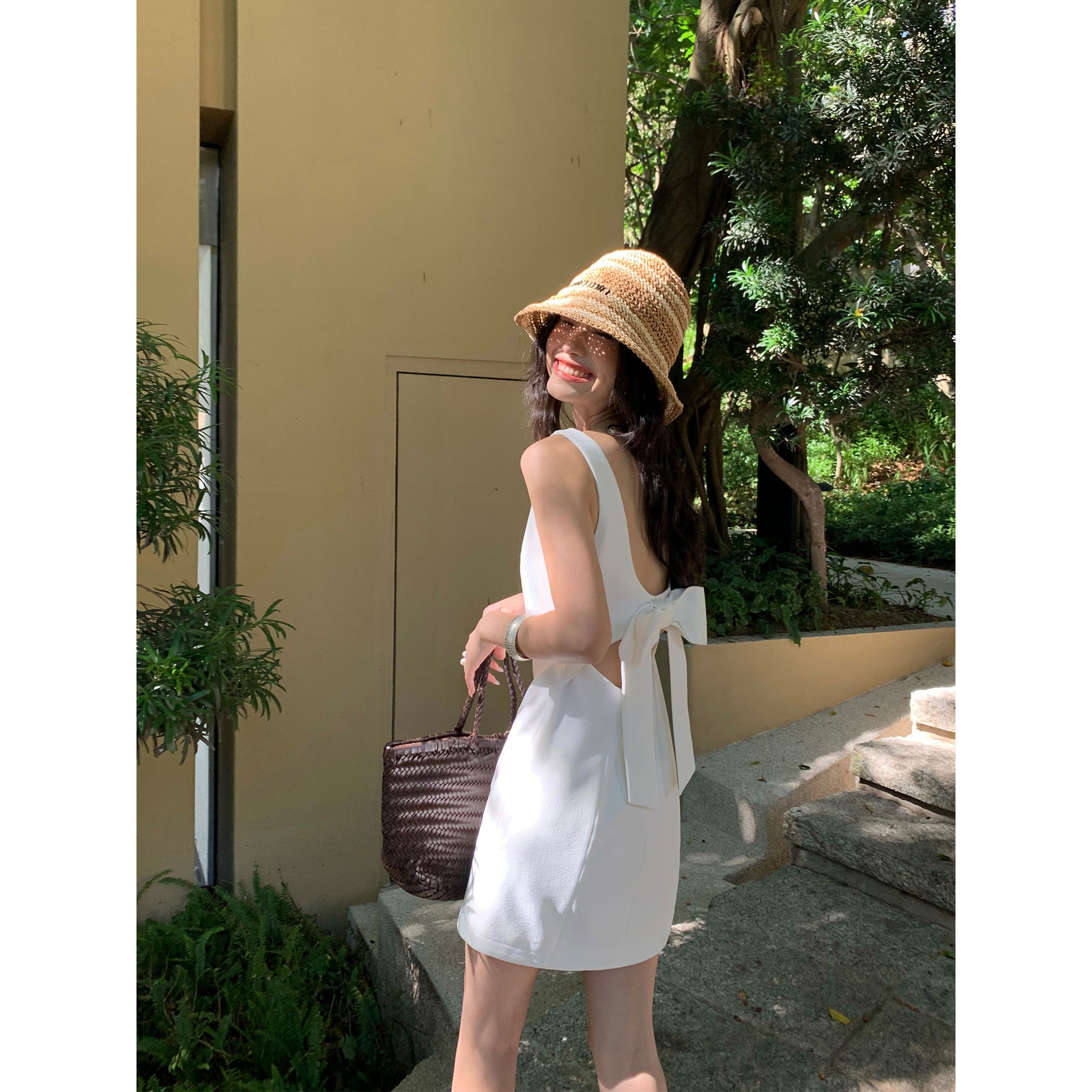 pusumede 方领背心连衣裙女夏设计感蝴蝶结收腰气质无袖吊带短裙