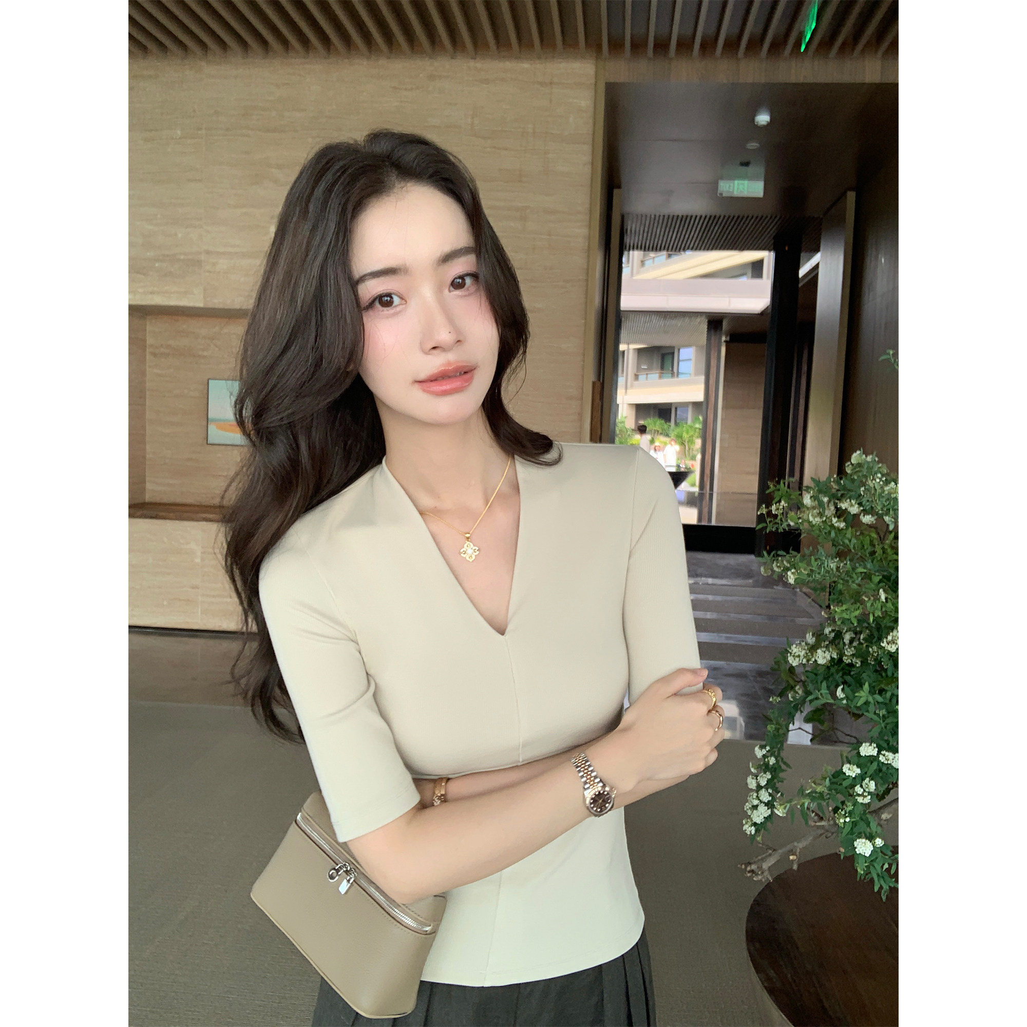 pusumede 素织成诗 简约v领修身五分袖t恤女气质正肩中袖针织上衣